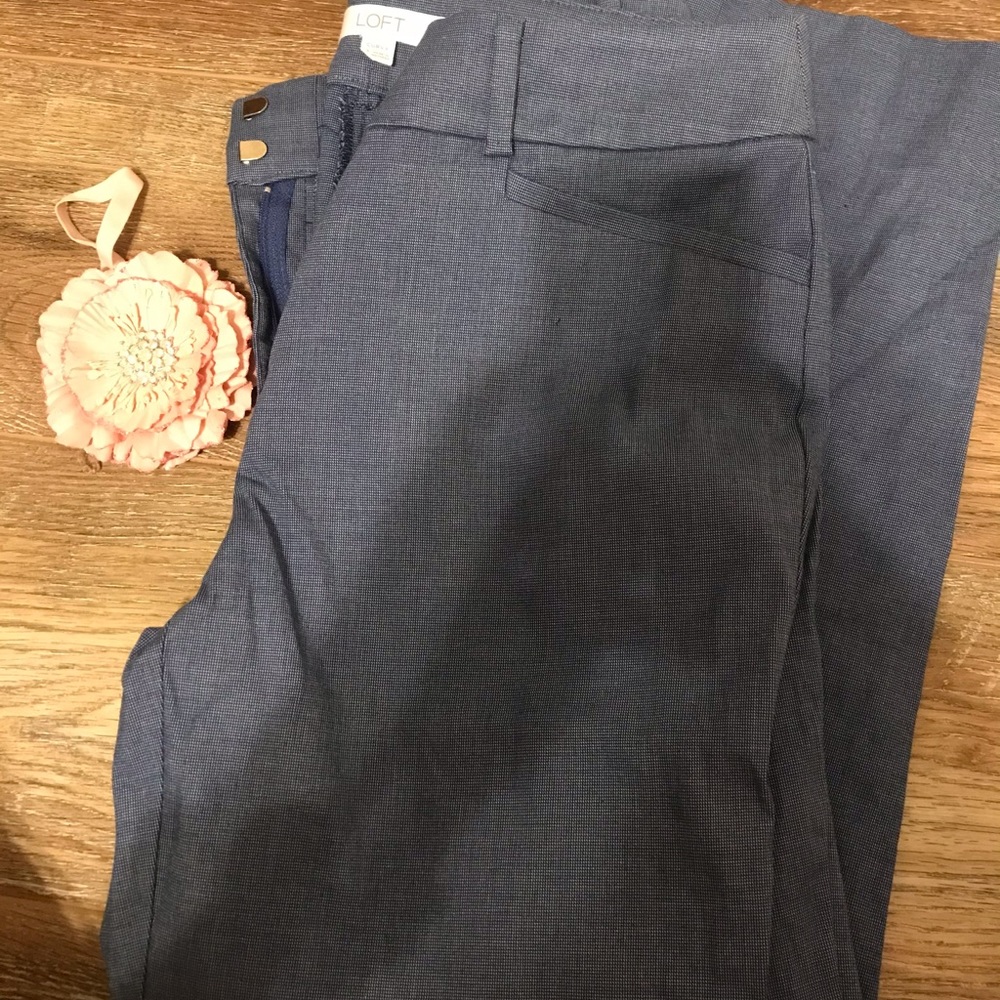 New w/o tags. Loft crop pants. Size 2